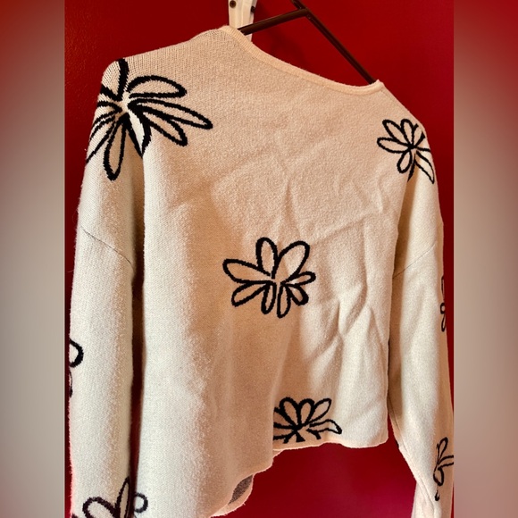 Two-piece, sweater cardigan and tank - Picture 6 of 6